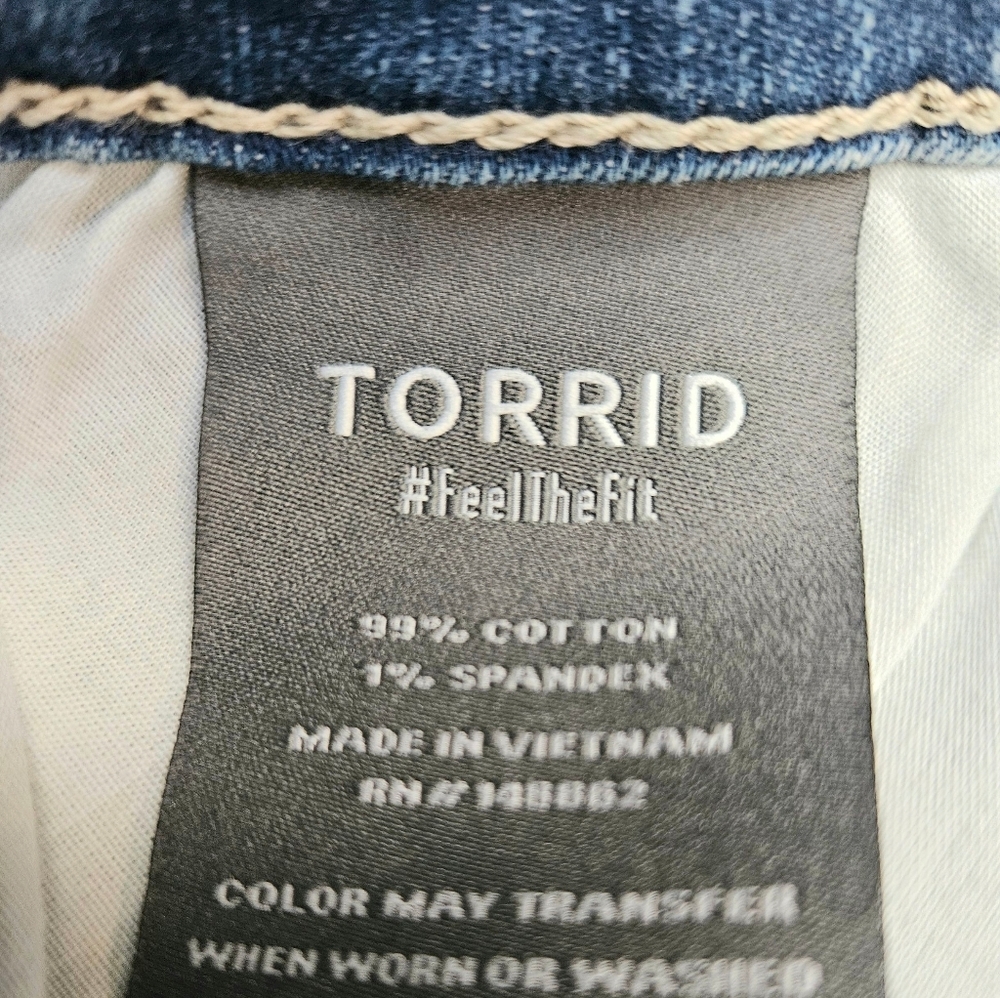 TORRID Plus Size Perfect 5" Vintage Stretch Boyfriend Classic Mid-Rise Short - Picture 12 of 15